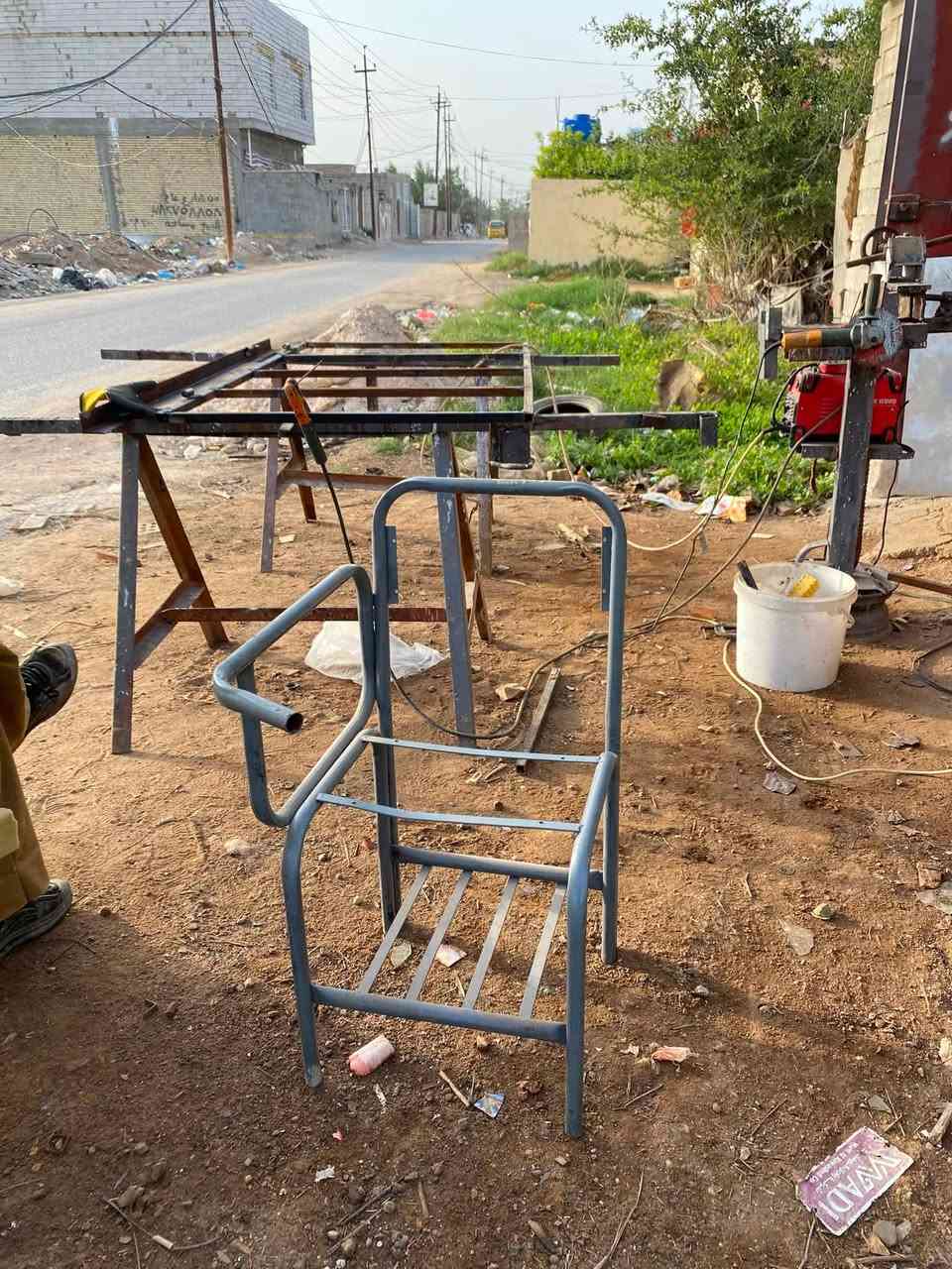 ميز حديد سعر 50كرسي سعره 25وتوصيل مجاني لجميع مناطق النجف رقمي ***********
