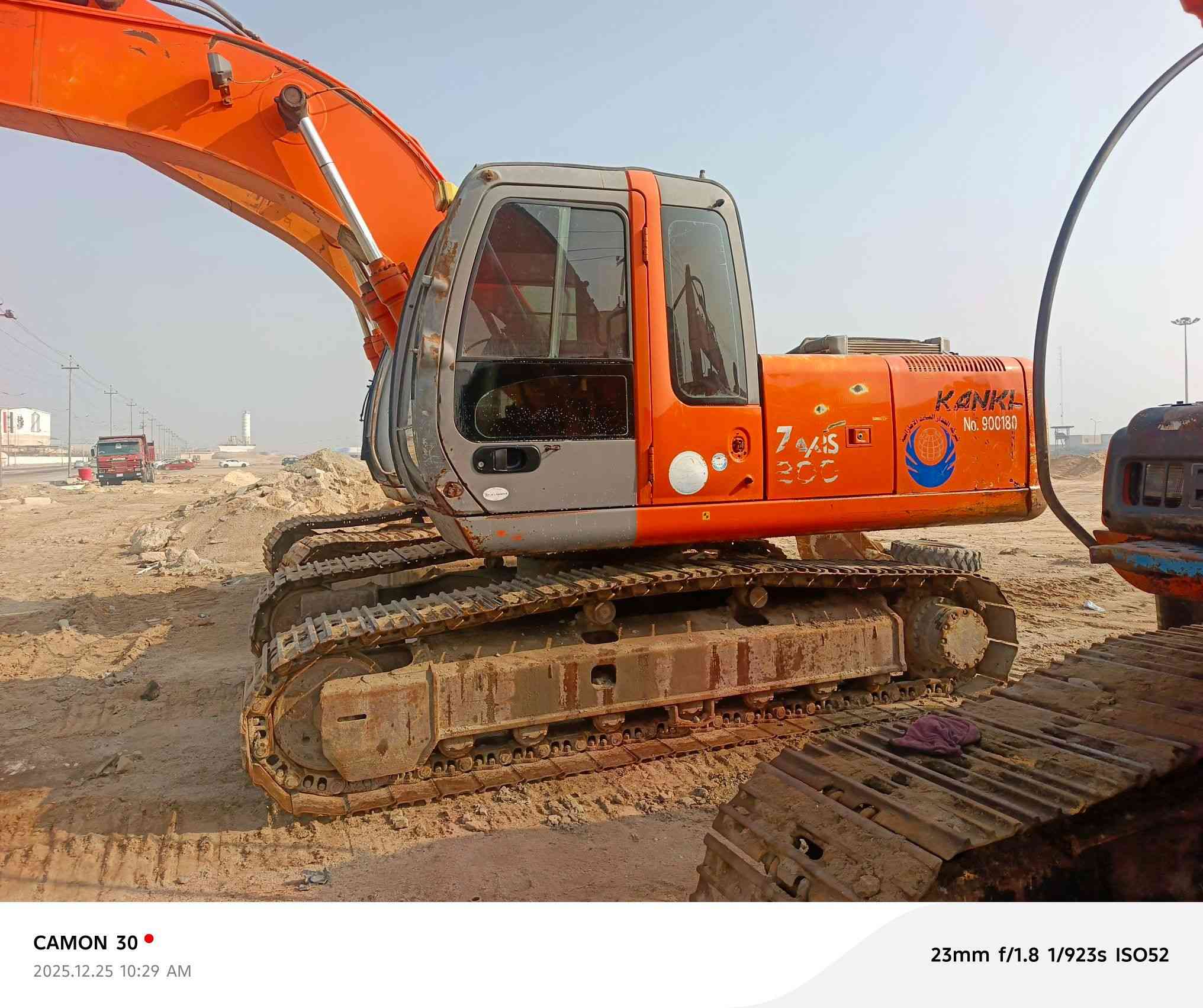 حفاره زت عادي موديل ٢٠٠٦رقم سنويه تحويل محرك صينيه زناجيل حداديه شركه جب بيه لحيم رقم ***********اثير ***********
