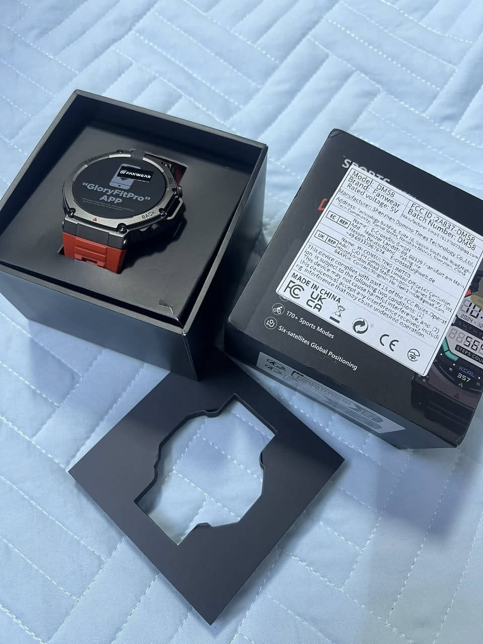 هذه ساعة ذكية بنظام تحديد المواقع (GPS).
تتميز بقدرات تتبع وتحديد الموقع عبر نظام تحديد المواقع.
يمكن استخدامها في الأنشطة الرياضية أو لتتبع الأطفال.
تأتي بتصميم متين وحزام أحمر اللون.
قد تحتوي على ميزات إضافية مثل إجراء المكالمات أو الكاميرا أو مراقبة معدل ضربات القلب، اعتمادًا على الطراز المحدد.
السعر 50 قفل


**إذا كنت صاحب هذا الإعلان وتريد حذفه لأي سبب، رجاءا أرسل رسالة إلى الدعم الفني**