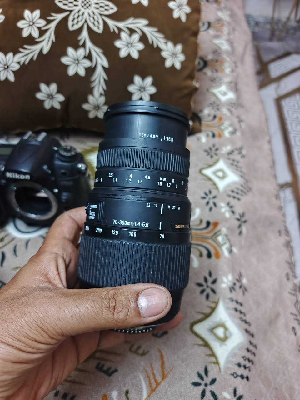 السلام عليكم
مكلف بالنشر 

للبيع كامرتين نيكون عدد2

وحدة D7000 نضيفه بس الشتر عاطل 

والثانية D7100  شغاله طبيعي 

الملحقات عدسة 70.300

18.105

رام لكسر 32

جنطة كامرة 

السعر الكلي 550 او مراوس وانطي فرق بسيط
حتى إذا مراوس بنيكون D7200

رقم صاحب الكامرة 

عمار

‏‪***********‬‏
