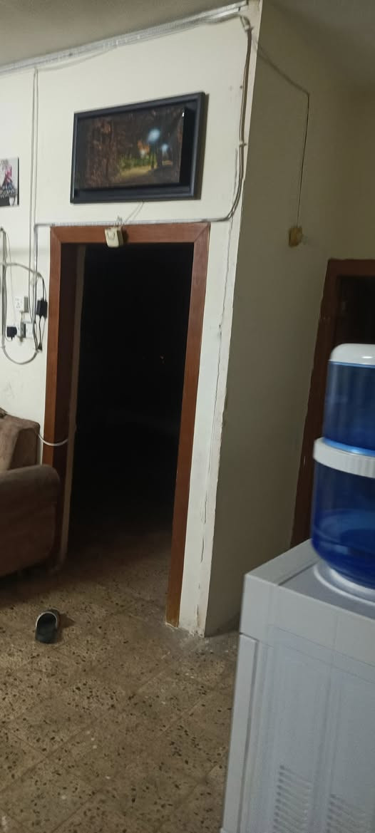 عروض مكتب اساور للعقارات 
دار للبيع في حي السكر
150 متر واجهه 7 ونص
شروق تام
طابقين
سند مستقل
شرط التحويل
شارع صبه
سعر مناسب
البيت نظيف صالح للسكن
البيت بحساب ارض
4 غرف نوم ومطبخ عدد 2
واستقبال وهول وكراج وبيتونه
لمعرفه السعر اكتب تم ليصلك على الخاص
للاستفسار زياره المكتب سايدين البحرين مقابل مطعم احمد الحاج صلاح
***********
***********
