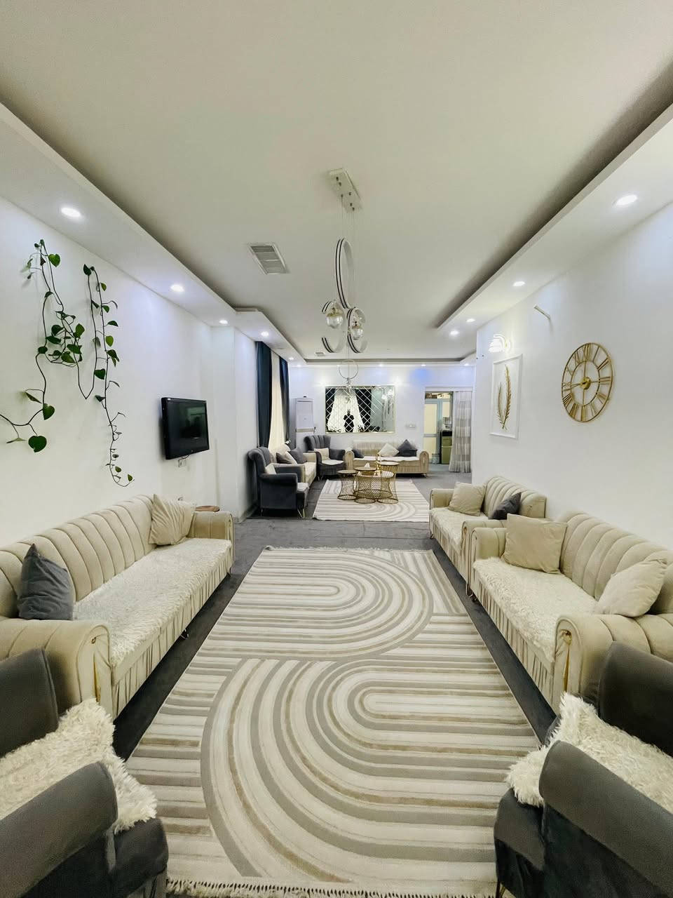 🔥بيع سريع 🔥
بيت للبيع 
في مجمع جوان ستي 
مساحة : ٢٢٠م ركن 
دكت مبردة كامل
غرفة نوم : ٢ 🛏️
مطبخ بارد و حار 
مشتملات 
كراج 🚗
حديقة 🌿
للاستفسار 
***********
