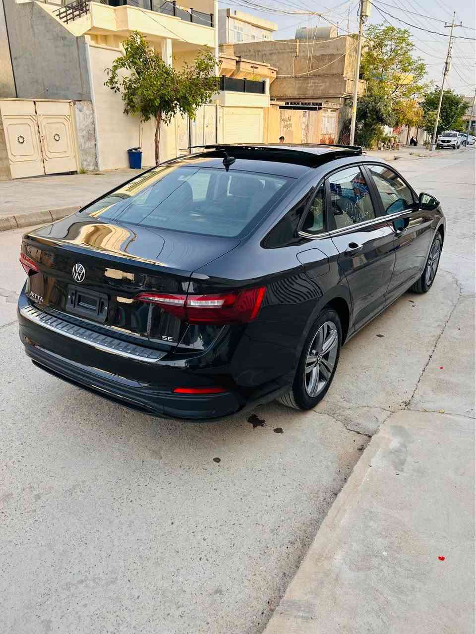 Jetta 2024 Se
جیتای رەشی قەتران تەنها بۆنیتی بۆیاخە پانۆراما کشن جلدو کارەبای راداری پێش و پشت لاکان مەزبوت رادیتەر و پانکەی بیلادیە ژمارە کاتی ٣ مانگی لەگەلە
رەقەم شانسی 
3VW7M7BU6RM023852
رەقەم موبایل ***********
***********
نرخی ١٤٣ رانية, السليمانية
