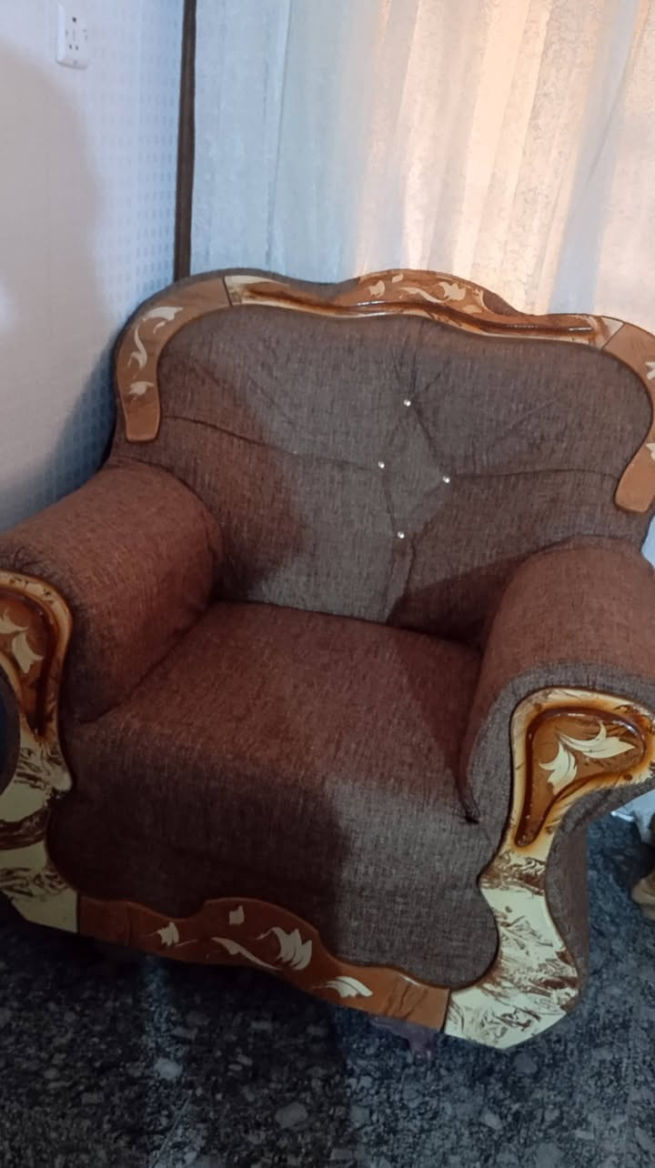 السلام عليكم تخم للبيع نضيف شوفت عينك العنوان الشعب حي الجزائر الارقم ***********
