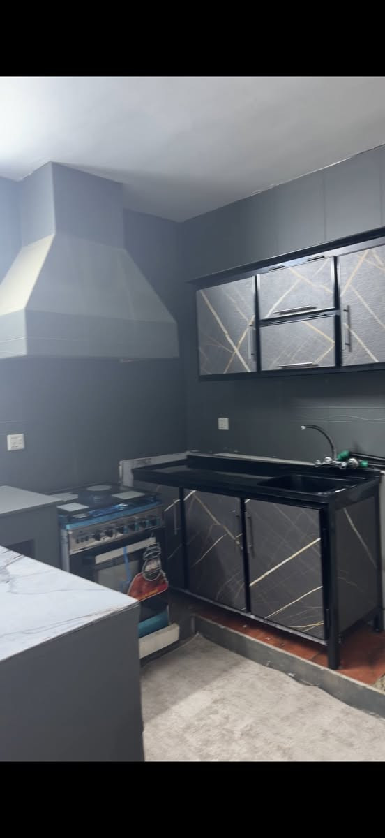 سلام عليكم كاونتر جديد قطرة ماء مابي وطباخ بعده جديد وغير مستخدم مكاني بغداد التواصل واتس ***********
