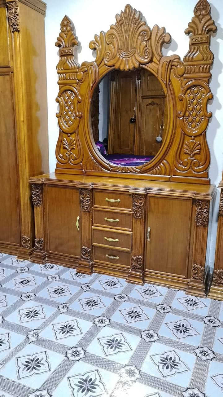 مكلف بالنشر غرفه خشاب للبيع بعده جديده للتواصل ***********
