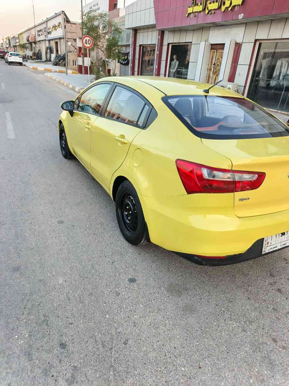 سلام عليكم كيه ريو 2016 خليجي سياره خصوصي لون ليموني أصل خصوصي بسمي سنويه جديد 2031 رقم نكليزي باقي بس استلم لوحات سياره جاهزه مكينه وكير. وتبريد بيه بس باب مبدل  وباقي مكفول ماعده صبغ لين خليجي مكاني الناصريه(***********) سعر 82 بيه مجال الشطره, ذي قار
