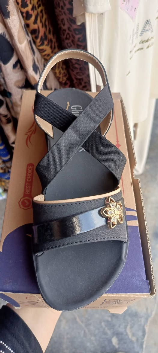 صندل نسائي ✨
.
كعب&فلات طبي✅

.
متوفر باللون الاسود فقط المعروض داخل الصور🤗
.
القياس (36ـــــــ42)🫶🏼
.
العنوان ـديالى-خان بني سعد ـالحولي-مقابل ابو سعد الجوراني مجمع كرار 😍🫶🏼🔥🫶🏼😍 
.


**إذا كنت صاحب هذا الإعلان وتريد حذفه لأي سبب، رجاءا أرسل رسالة إلى الدعم الفني**