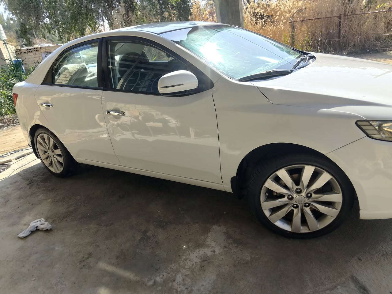 سلام عليكم 
للبيع كيا سيراتو 2012
خليجي. بيه بس باب الصدر بارد بدون صبغ 
سياره نضيفه  جاهزه  عل اخر حبايه 
مواصفات  حلوه.
داخل جديد  كير مكينه  حداده تبريد كله جديد 
ارقام وسنويه جداد. شرط التحويل 
مكان كربلاء حسينيه  الوند 
سعر ١٠٨ 
***********
