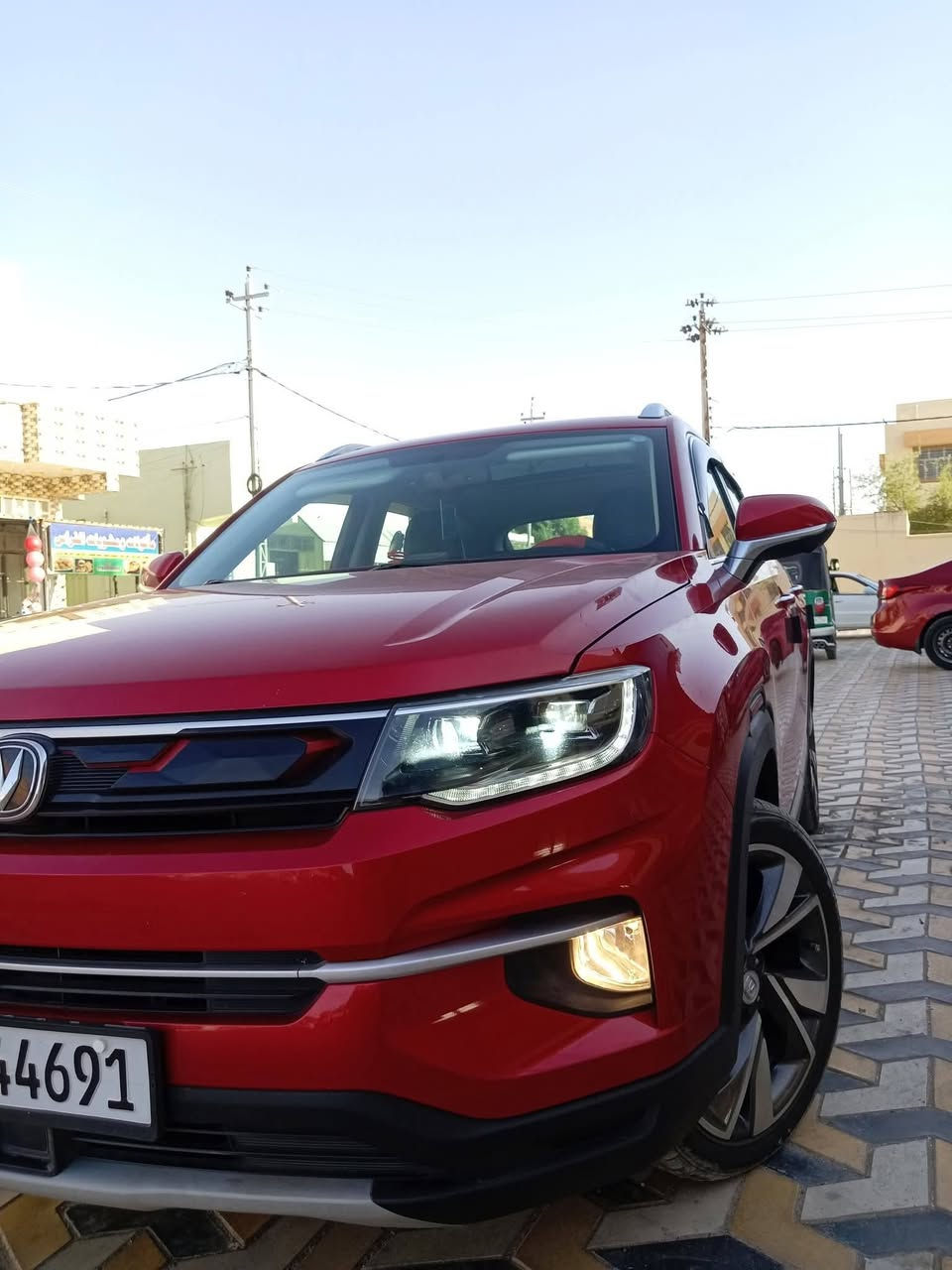 للبيع  شانجان CS35 بحالة الشركه🚗
📌 الموديل: 2020
📌 اللون:  أحمر 
📌 المحرك: 1.4 terbo
📌 عداد المسافه: [85.000كم]
📌 الوقود: بنزين. عادي
سنويه وهزه جديده الى2030
✅ شاشة لمس
✅ كاميرات 360
✅ حساسات امامي خلفي
✅ قياده ذاتيه
✅ بلوتوث. USB
✅ نظام توفير الوقود. Sport. عادي
✅ مكيف ثلج
✅ تخم تاير جديد
✅ مرايات شفط
✅ بانوراما 
✅ تشغيل عن بعد
 كير. ومحرك. وحداديه. على وضع الشركه. السياره مال بيت شخط ابره مابيها. 
رقم السليمانيه جديد
سعر السياره :125$
📍 الموقع (بغداد ) 
للاستفسار:
***********
