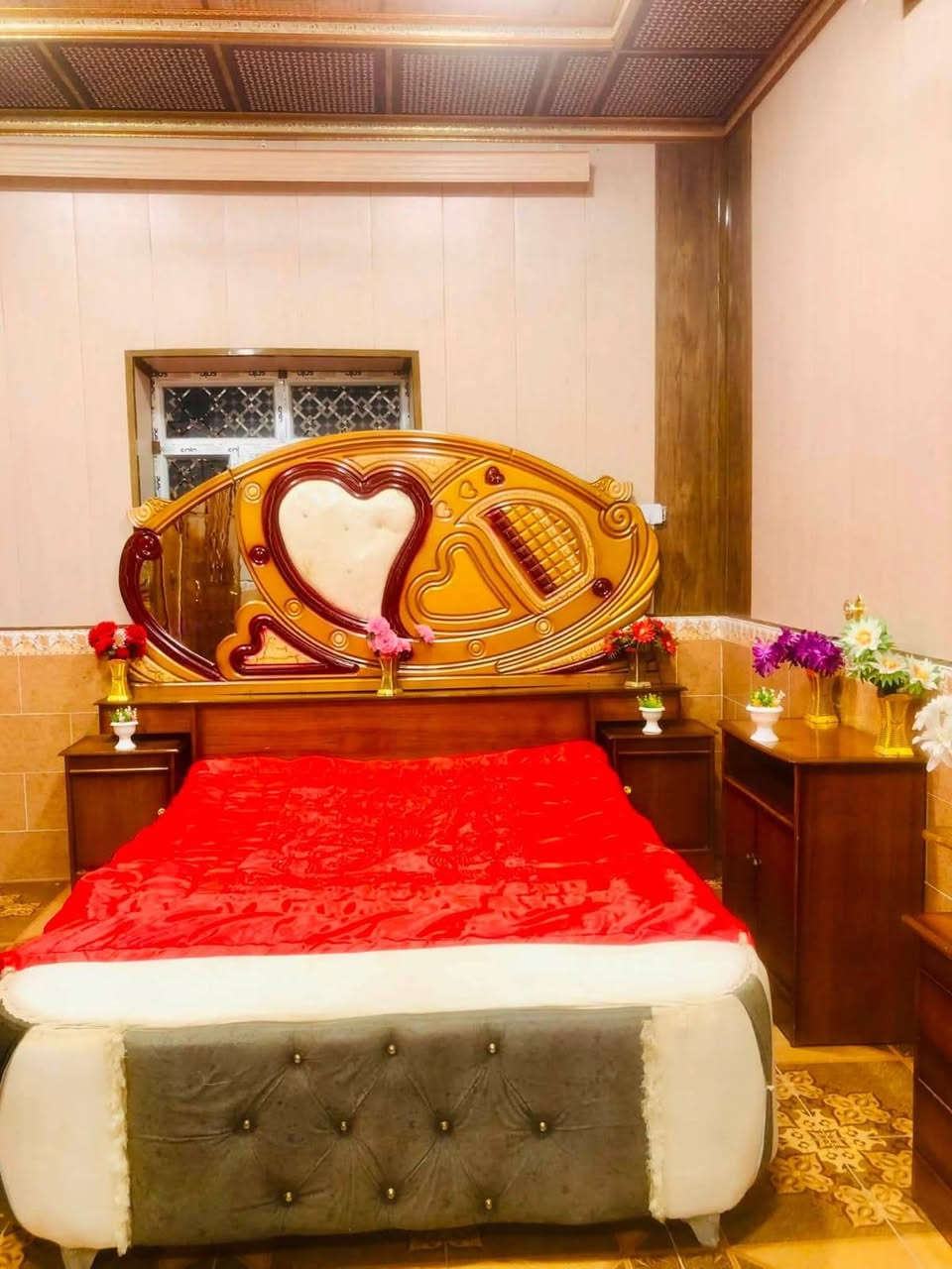 السلام عليكم غرفة نوم مستعمله اقل شهر جديده سعر 600 وبيها مجال قليل للاتصال ***********
