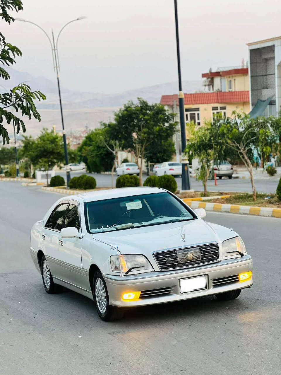 مه ليكه بؤفرؤشتن
كامل كامل مه سروف كراوه 
سه ياره كه به س موسه بؤياخيشى نيه)
ماشلا سه ياره كه سفر سفره وه سفى ناوئ ئه مه سه ياره ى هيلاك كرياو نيه 
١دوگمه 
شاشه 
ته حديد سورعه 
ته بريد ساردو گه رم به شه رت 
دوا كريستال
بئچالو بئ شوخت 
٤تايه و ويلى سفر 
ناوزه رد كوشنه كانى سفر سفره ئه لئى 
كه س دانه نيشتوه له سه رى. 
سكوانو ده شپولى سفره زؤر جوانه 
فؤرميكاى زؤر نمونه يه. 
مه كينه ديفؤر بچوك 
ماشلا سه ياره زؤر نازارو جوانه نمونه يه له جوانى له ره سماچؤنه روبه رويش وايه. 
تكايه مشته رى نيت ته له فون مه كه. 
***********
