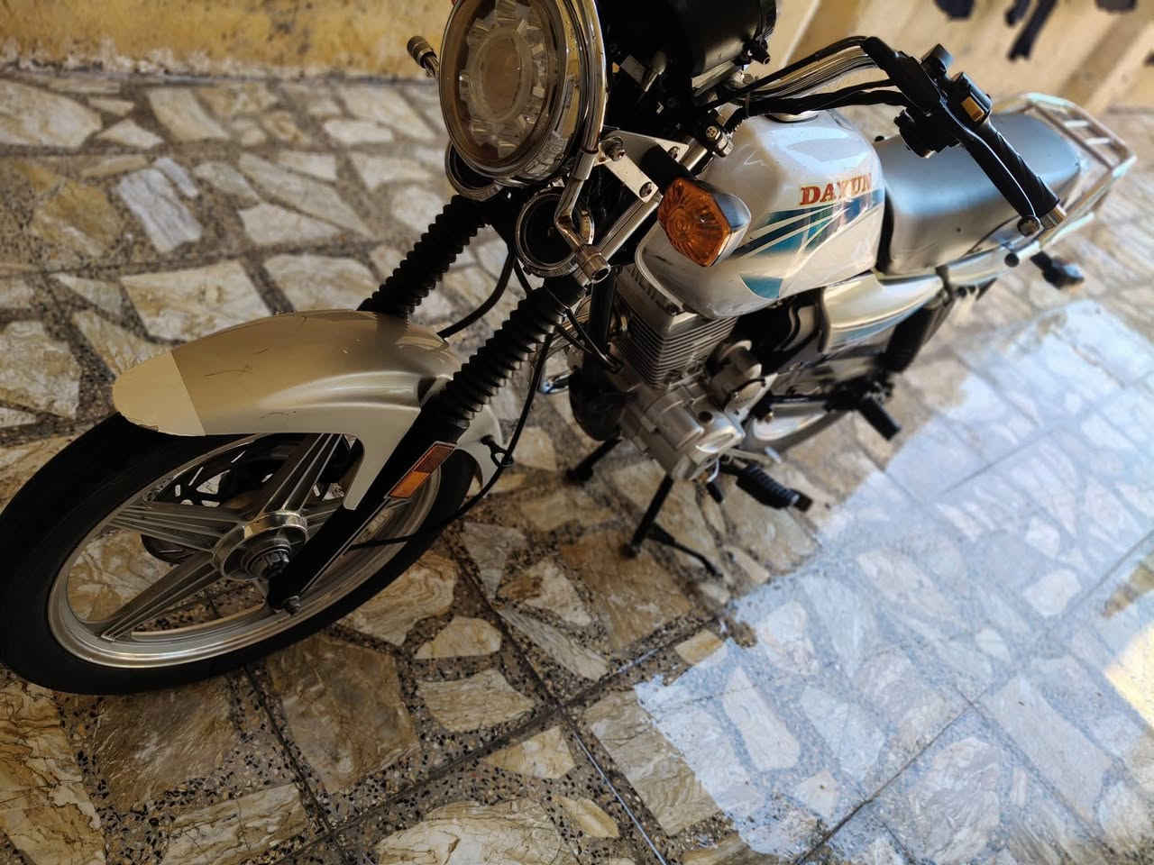 🏍️ للبيع – دراجة دايون عضم

- 🔹 الموديل: 2022
- 🔹 اللون: رصاصي
- 🔹 الأوراق: أصولية مع وصل معرض موجود
- 🔹 الحالة: مكينة ناعمة، برغي ما مفتوح، لا تنقيص ولا تبخير
- 🔹 كاملة كهربائيات: سلف، هندر، إشارات، عدادات، وكل شيء شغال.

💰 السعر: 1,150,000 دينار، وبيه مجال للجناية.

📍 الموقع: الأمن الداخلي.

للاستفسار، حياكم الله وبيكم خير وتدللون.
#دراجات_العراق🏍🏍


**إذا كنت صاحب هذا الإعلان وتريد حذفه لأي سبب، رجاءا أرسل رسالة إلى الدعم الفني**