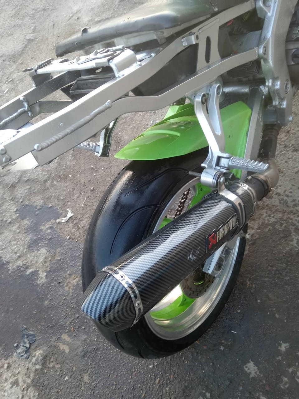 سلام عليكم كاوسكي للبيع او مراوس بيها نقوصات بسيطه  مكينه كصه اوله ناعمه ونكره بكل وقت بك لايت موجود وبعد بيها كم شغله موجودات عنوان البياع سعر ١٣
***********
