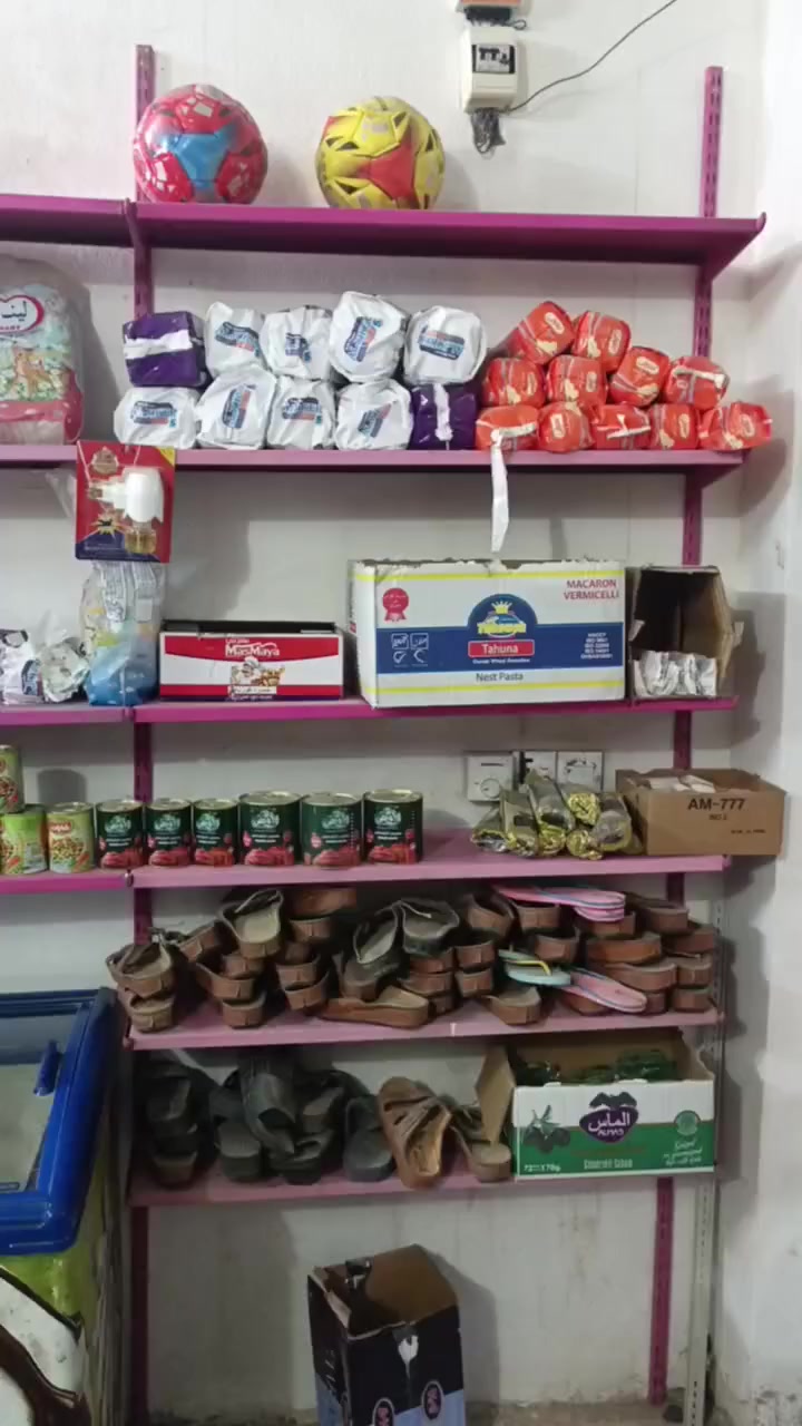 السلام عليكم محل مواد غذائية و انشائية للبيع يحتوي على مجمدتين و ثلاجتين وسبلت وبلازمة مكان حواس نزلة عماد بدرية للاستفسار ***********
