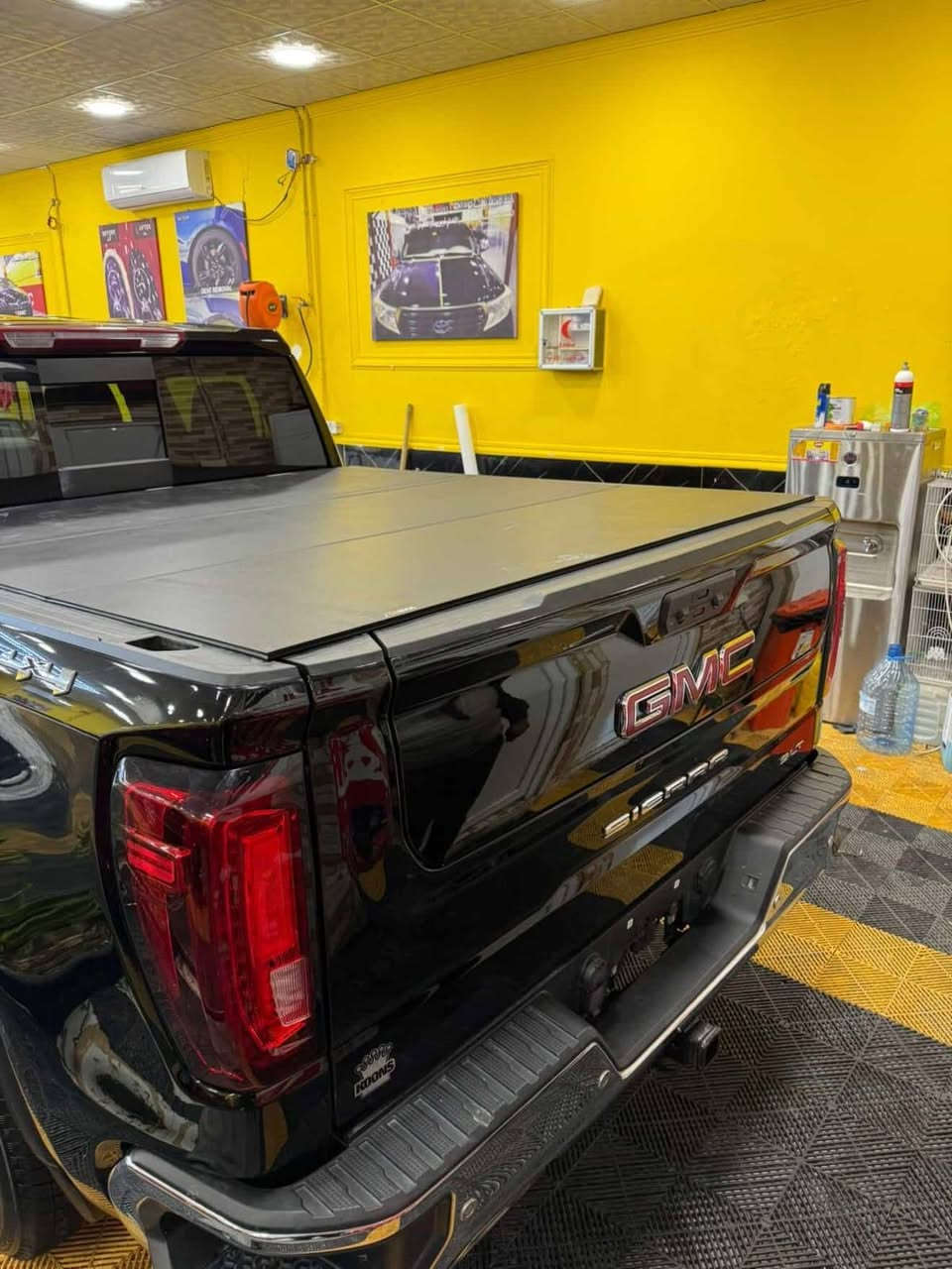 سيرا 2024للبيع داخله كتاب شهداء مرقم وكامل السياره فول مواصفات Sltمكينه5/300 حادثه فقط جاملغ تبديل نفس الوان اليسر وقطعه صبغ في البدي الخلفي ماشيه 20الف كيلو الرقم ***********
