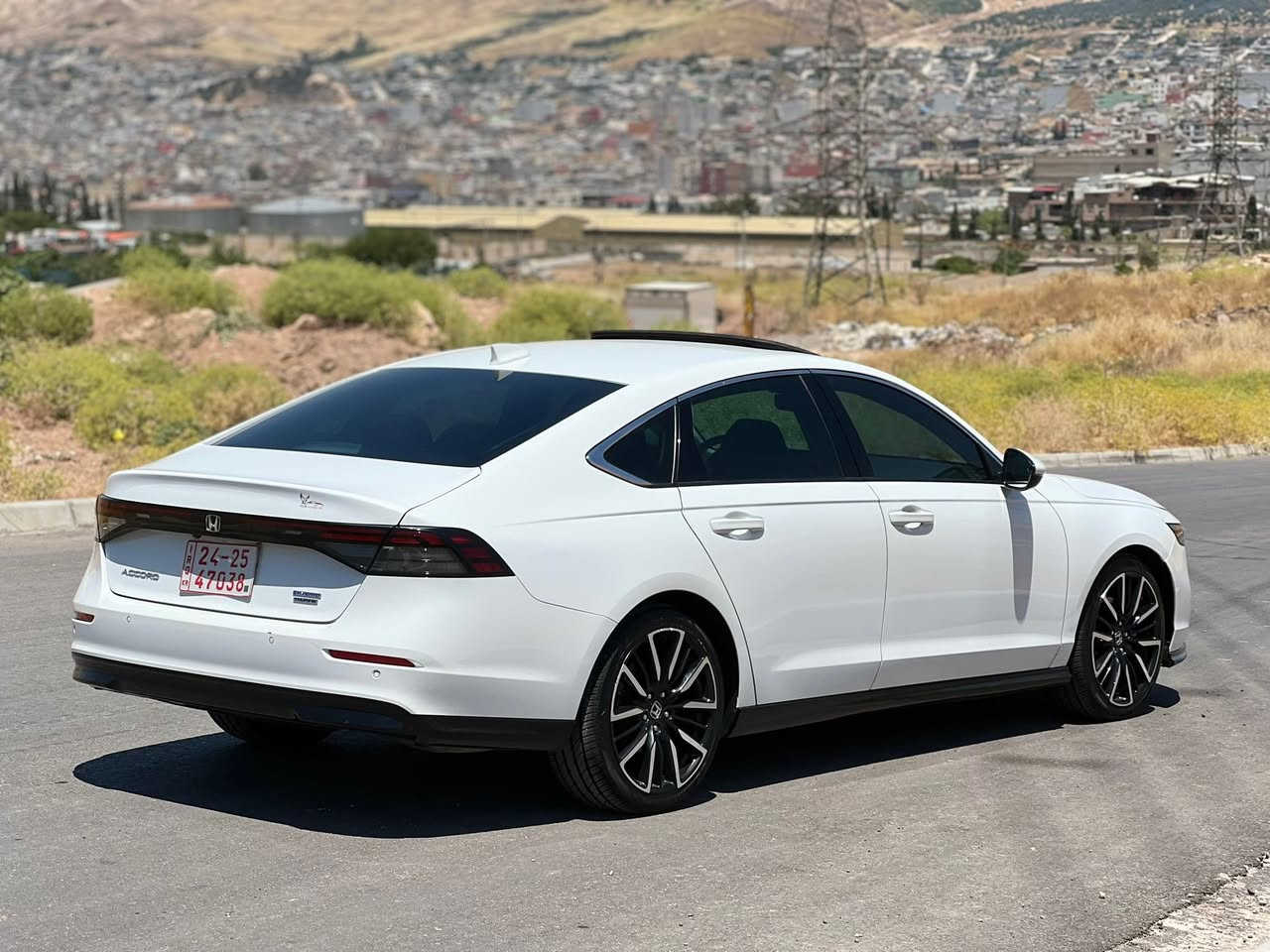 اعلي فئة مواصفات و سعر بلاش 💣🔥
Honda Accord 2023
هوندا اكورد ٢٠٢٣

مواصفات Touring يعني اعلي فئة 
(مقاعد تدفئة و تبريد-خزن ميمور-فتحة سقف-شاحن لاسلكي-شاشة كبيرة-داتاشو-رادار امامي و جانبي)

مكينة ٤سلندر+هايبرد حجم ٢.٠لتر
ماشية 60,000 ميل و بحالة جداً ممتازة 

السيارة بدون صبغ فقط تعديلين كارت ب حافة البنيد و حافة الجاملغ بدون شواصي نهائياً ايرباك ستيرن و دكمة سستم شركة رقم شاصي ((1HGCY2F83PA024975))

سعر السيارة فقط 20,000$ دفترين و بيها مجال بسيط
السيارة رقم كاتي و موجودة ب دهوك ل اي استفسار اتصل علي الرقم 
((***********))
