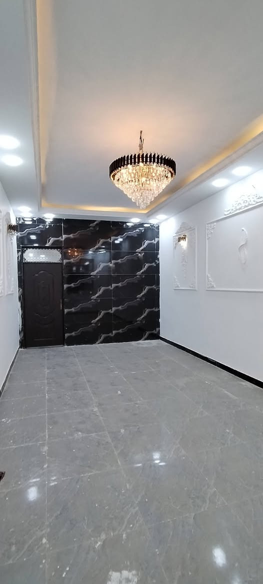 دار للبيع 150مترطبقين جديد حي العسكري منطقت 3000 خلف سواق الجنه قرب شارع الصب 
4غرف +2صاله +ستقبال +مطبخ +3حمام+2منور
الدار جاهز من كل النواحي *********** النجف, العراق
