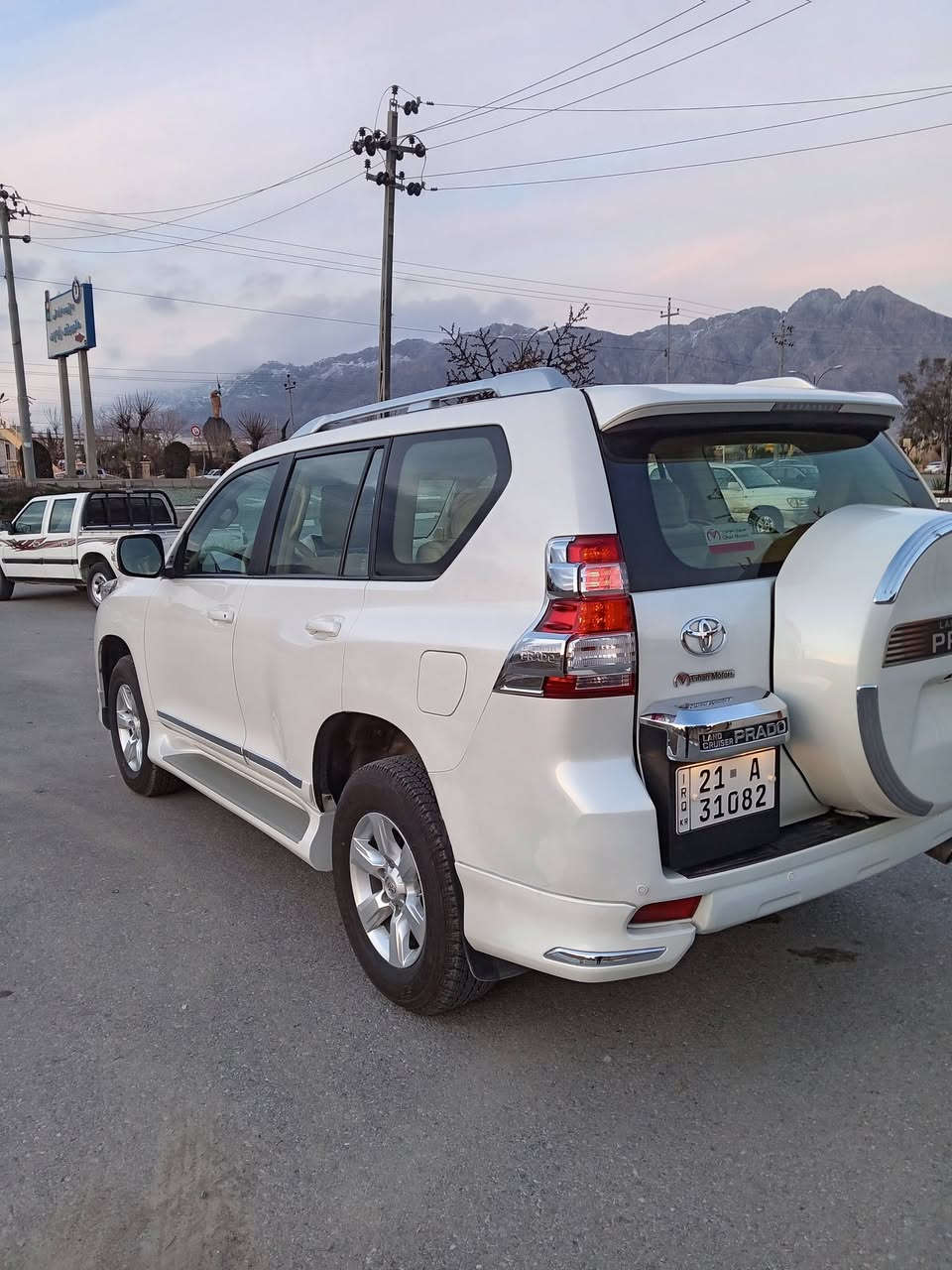 Toyota Prado 2016 TXL

4 Cylinder engine - walk are 75 thuotands  

 Lights are black
 Slide
 fridge
 Speed ​​limitation 
 Electric mirrors 
 Double axle 
 Centralized lock 
 back up camera
 Spear Lakol
 The tires are new
 It has four new tires 
 Sperry is not installed
 The car is pretty low driven 

 

 For sale, Used and Automatic 
 There is no problem 

 The owner's number for price 
 ***********
