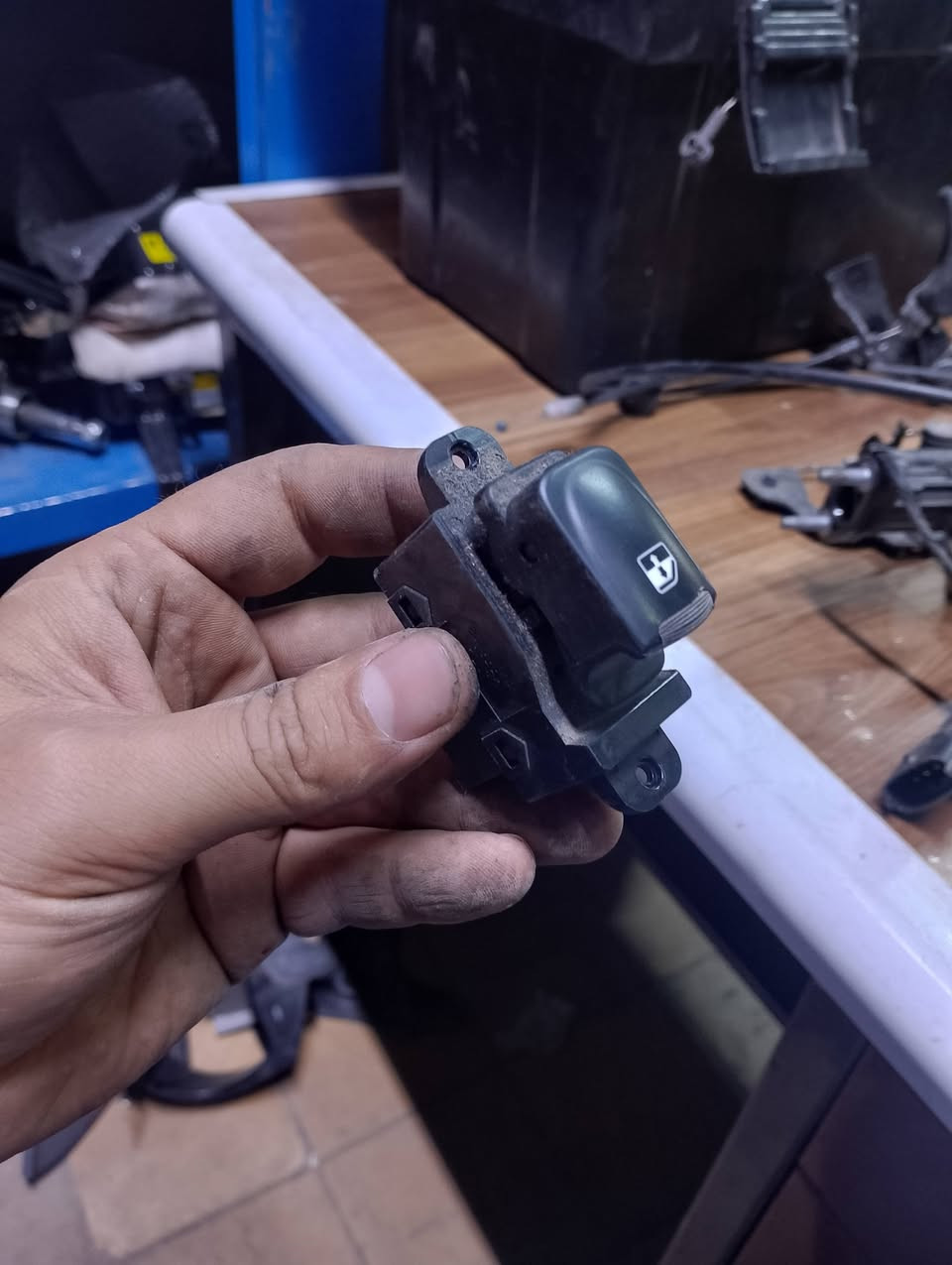 قطع غيار إكسنت شكل القديم
٢٠٠٧-٢٠١٠
بغداد الامين شارع المعلمين محل القسواء 
***********
