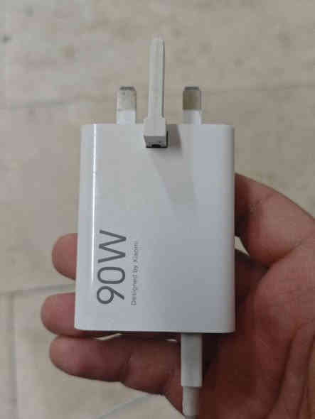 جهاز بوكو نظيف جداً استخدام سنة واحدة
ذاكرة 512 
رام 16 كيكا
كاميرا 50mp بعدستين مميزيتين
معالج ممتاز snap dragon 8 gen 3
شاشة امولد دقة ممتازة
معدل تحديث رفريش ريت 120 فريم بالثانية الواحدة
شاحن سريع 90 واط
بطارية 5000 ملي امبير
الجهاز كامل مع ملحقاته وكفر 
نظيف جداً وسريع بدون اي خدوش او مشاكل جهاز استخدام اعتيادي وبطارية ممتازة
العنوان بغداد حي اور 
***********
السعر 350 الف وبي مجال
