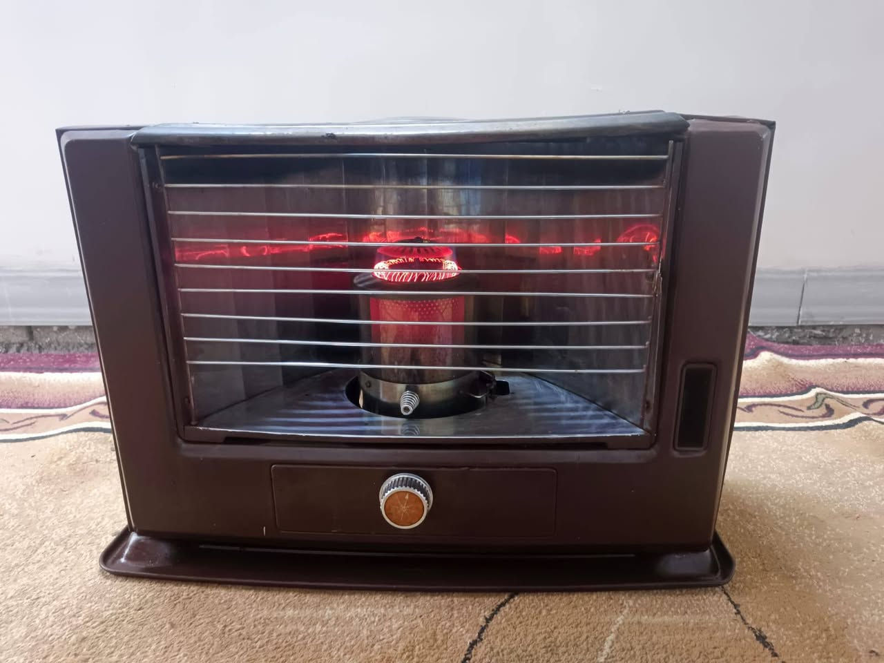 صوبة عشتار باب اول للبيع فول نظافة ***********
