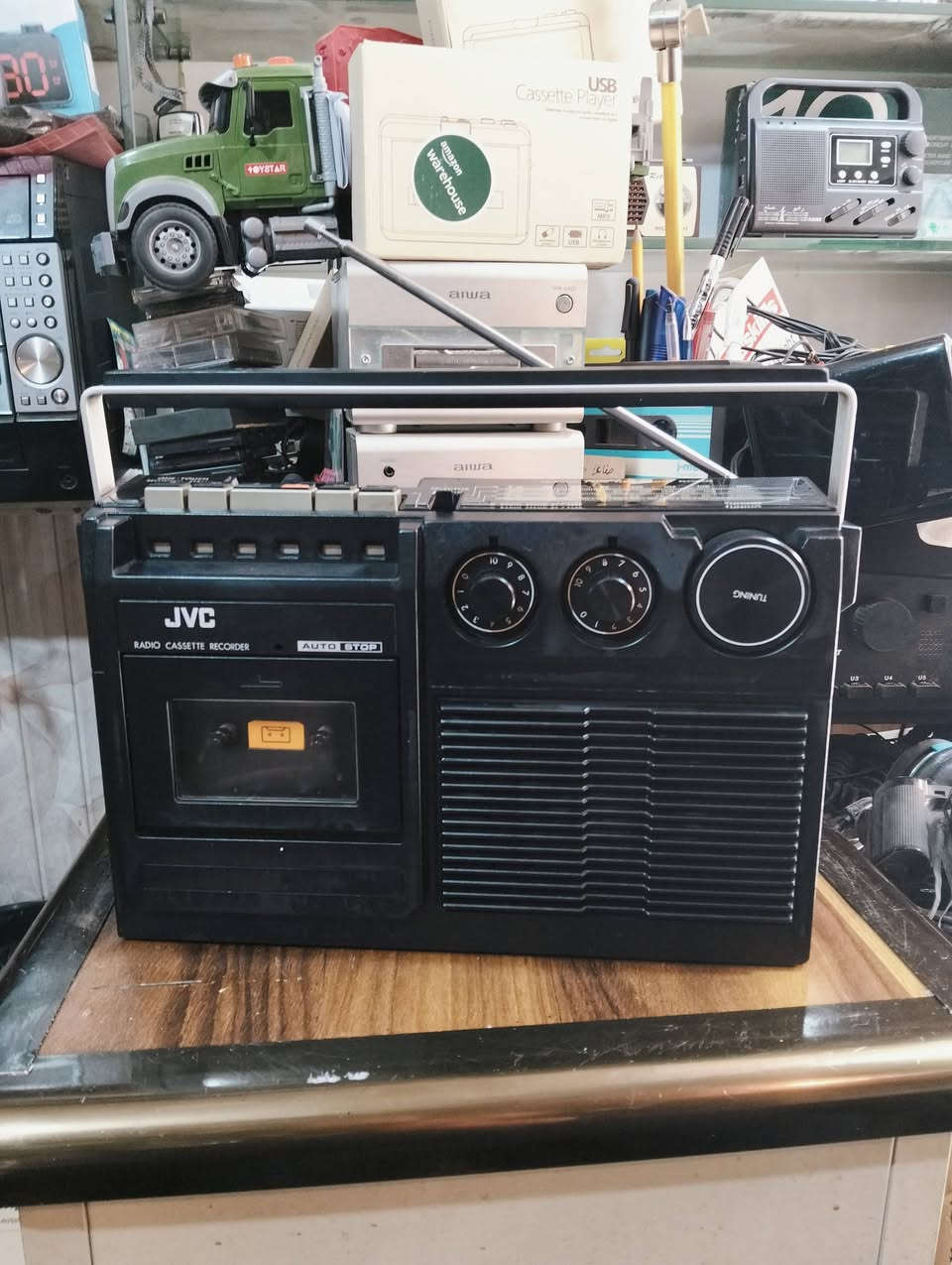 من نوادر الاجهزه اليابانيه
راديو مسجل جي في سي JVC 
صناعه ياباني صنع سنة 1978 
الجهاز بلادي غير داخل تصليح 
موجات الراديو 3 موجات مع FM 
المسجل شغال بالكامل 
صوت عالي ونقي وتحكم بالصوت 
يعمل كهرباء وباتري كبير عدد 4 
يوجد فديو بالمنشور يوضح التشغيل 
للحجز المراسله على الخاص


**إذا كنت صاحب هذا الإعلان وتريد حذفه لأي سبب، رجاءا أرسل رسالة إلى الدعم الفني**