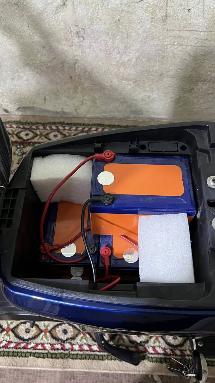 دراجه R9للبيع بطاريات 16 امبير شركه وينلي ام الفسفوره الاصلي صارلي شهر من طلعته من المعرض بعده جديد والله العضيم اخذته 650 الف ويل امامي لون ابيض مديل 2026 السعر 570 وبي مجال شي بسيط للتواصل علئ ***********
