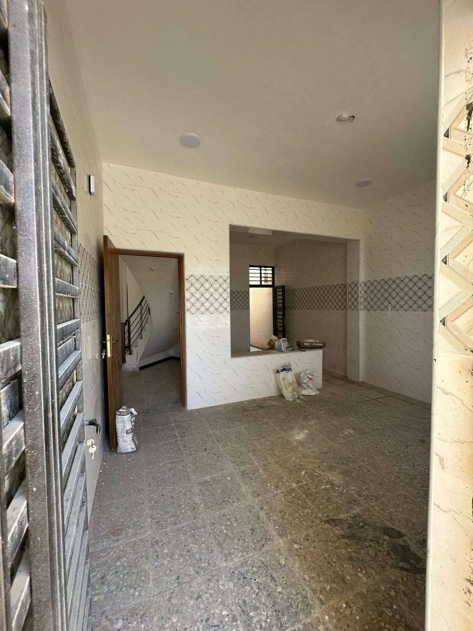 🏡 دار للبيع في منطقة الجربوعية 8000 🏡
المساحة 200م طابو صرف 
بناء 2024 فارغ غير مسكون 
غرفة نوم عدد 2 🛌 صالة 🛋 استقبال 🪑 مطبخ حار وبارد 🍱 صحيات عدد 2 🛁
الدرج مرمر والمحجر ألمنيوم
(اڪـتب تـمّ يـصلـك الـسـعـر أو مـراجعـة مـكـتب الـمـسـتـشـار)
📞 للاستفسار اكثر:
*********** 
***********

📍 عنوان المكتب: شارع حي المعلمين، قرب مستشفى الصادق الأهلي، مقابل مطعم شام.
