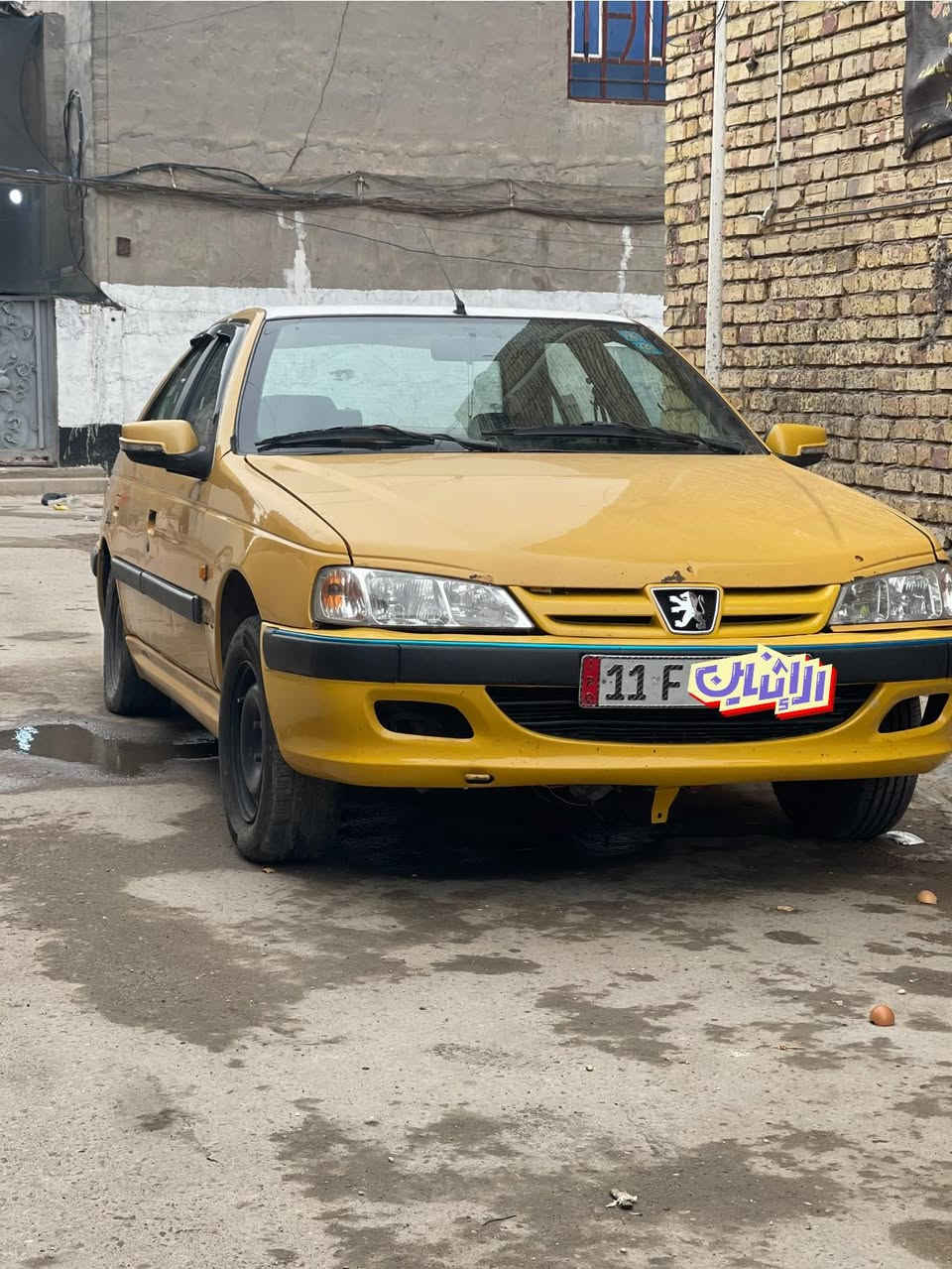 السلام عليكم
بيجو بارص مديل 2015  
مكاني بغداد الحسينيه 
تبريد ما بيه شي بس صونده مزرفه 
رقم بغداد باسمي السياره 
گير مكينة مكفولات
رقم انكليزي جديد
سيارة جديدة خير من الله 
رقمي ***********
