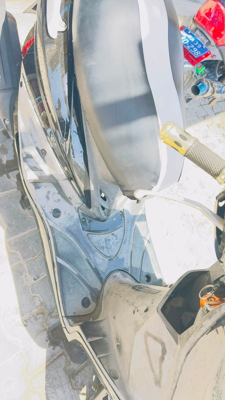 سكنز فحل دراجه نضيفه كلش كامل من كلشي العنوان نجف حي العسكري قرب مطعم ابو عقيل اتصال ***********
