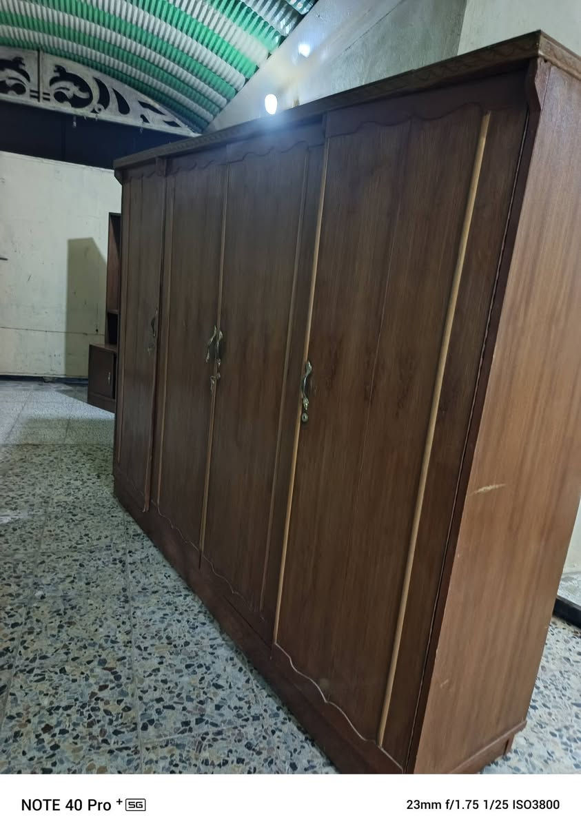 للبيع كنتور حطاطه اربعه باب جديد سعره ١٥٠ميز تواليت سعره ٣٥ ميز جربايه ٣٠الف مكان كاطون مكتب بيروت ***********
