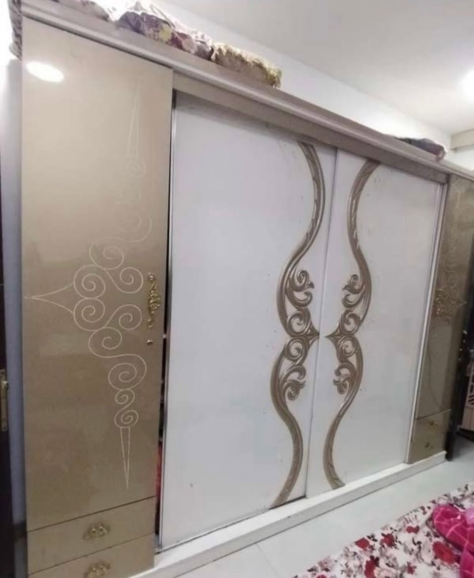 غرفه نوم للبيع السعر 125 وبيه مجال مستعمل نضافه 50 بل ميه اليريد يتصل أو يجي خاص مكاني شارع الكفاح ***********
