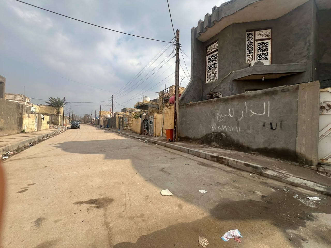 🏚️بيت طابو صرف  للبيع
مساحه 200 متر 
العنوان / قضاء الغراف - حي الشهداء - قرب حسينيه الزهراء 

الطابق الاول يتكون من
 غرفتين موزع  واستقبال للنساء استقبال رجال ومطبخ وصحيات داخليه وصيحات خارجيه وكراج 

الطابق الثاني يتكون من
غرفتين وا صاله كبيره مجمع صحي 
نواقص في الطابق الثاني بياض مع ارضيه غير مسكون جديد

⁉️ معلومات عن البيت
1️⃣  سقف البيت  كونكريت  
2️⃣ ارضيه البيت  كاشي 
3️⃣ مطبخ سيراميك جداري 4️⃣ صحيات سيراميك  
5️⃣ البناء طابوق

☎️ للاستفسار اكثر 👇
عل الرقم ***********
