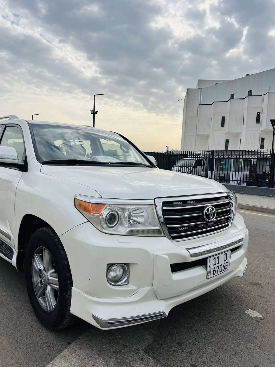 السلام عليكم لاندكروز 2013 اصلي باب اول  فول مواصفات للأخير معرفة موصفاتها
بدون صبغ كامره امامية خلفية 
مكاني بغداد 
💸السعر 350 ورقه 💸💸
رقمي ***********
