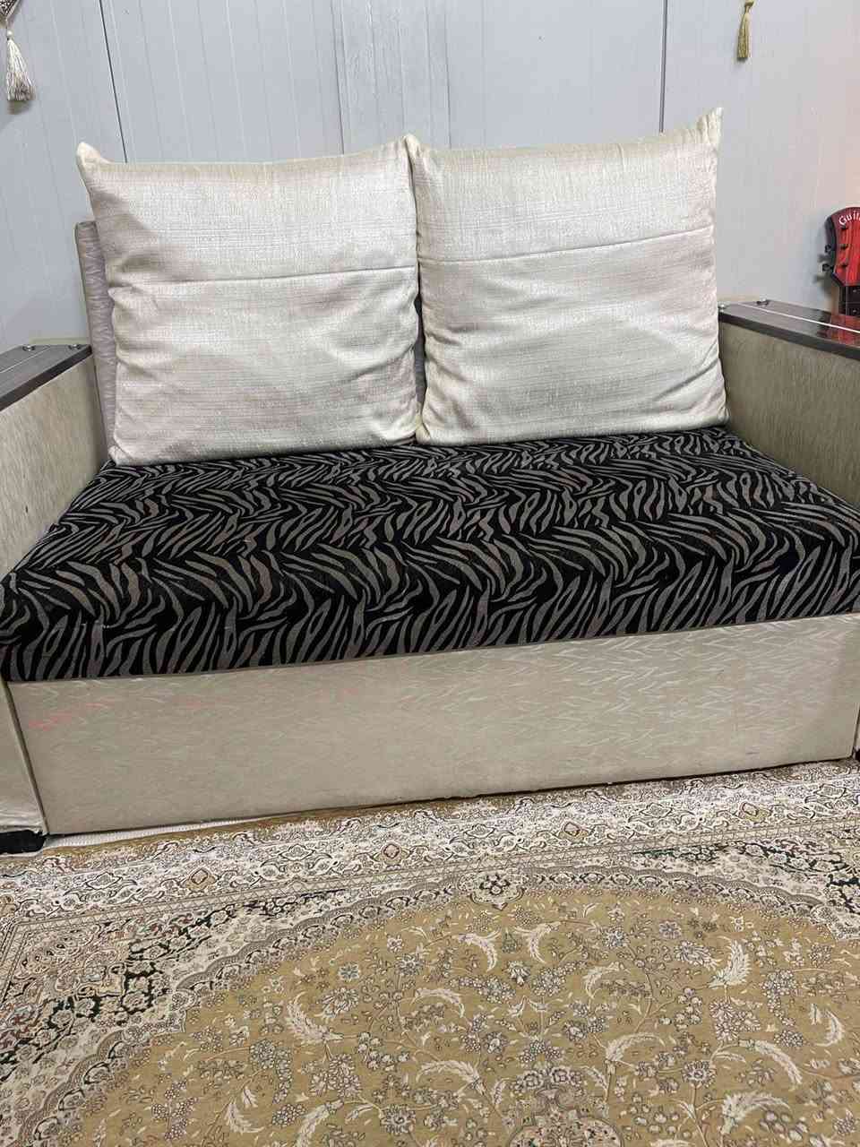 السلام عليكم يوجد نص تخم للبيع المكان حي سومر الشعب والسعر(150)الف وبي مجال رقم التليفون (***********)
