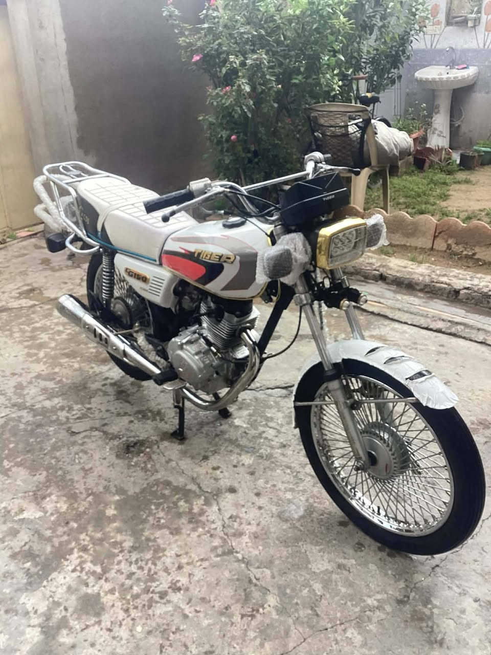 السلام عليكم دراجه للبيع تايكر 2020 الدراجه لوك كل عيب ما بيه محرك ما مفتوح لابي صوت ولا صرف ولا بخار كهربيات كله شغال سعر 480 بي مجال شي بصيط شراي اتصل عل رقم *********** مكاني حي حجاج
