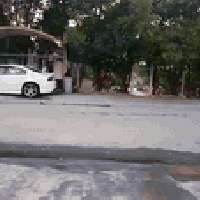 ٢٠٠متر للبيع من دار مساحة ٣٠٠ متر قسم الدار علينا ماء كهرباء مجاري كام...