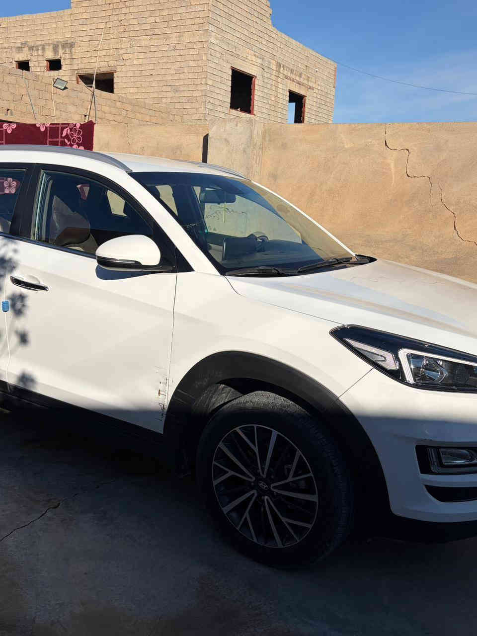 توكسان ٢٠٢٠مواصفات معروفة رقم اربيل باسمي انكليزي سنويه وهزة جديده محرك مفتوح مكفولة عدا شخوط بسيطة بباب السكن واضحه في الصور السعر ٢١٠وبيه مجال بسيط *********** مكانها بيجي/صلاح الدين
