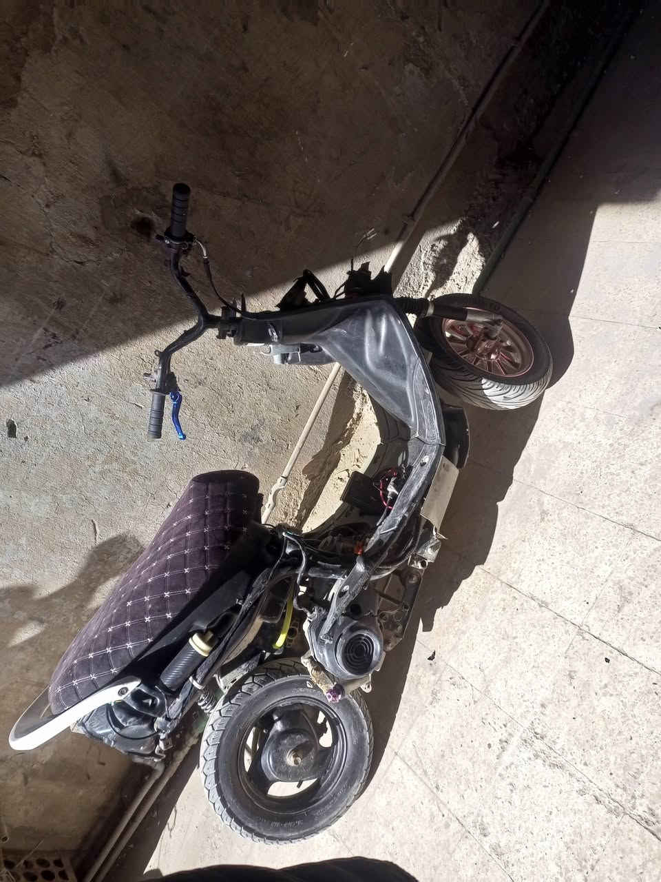 لبيع مكينه خرسه وشلعه ومعدل بس اني ابيع كوم حديد  سعر 150قفل نقص صلنصه ودبل امامي اعوج مكاني زعفرانيه ***********
