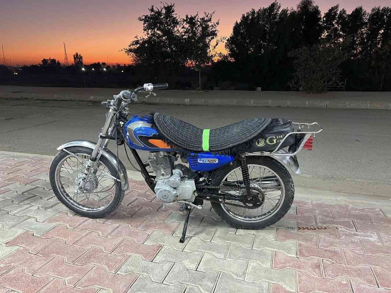 دراجة ايراني 2017 تانكي جديد تايرات جدد وياله جدد صفح كليج جديد دبلات خلفي جديد كهربائيات فول صالنصه جديدة دراجة شلعه معدل شرط✈️ دراجة بدون نواقص بس شغل واطلع سعر ٢٦٥ و بي مجال ***********
