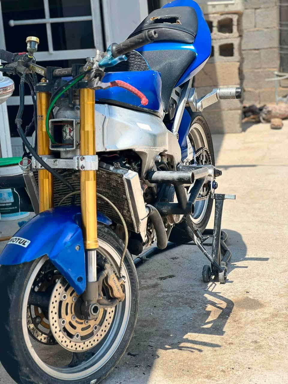 سلام عليكم كاوسكي ٢٠٠٤دراجه رياضي نكره بكل وقت قبل شهر شديت الهه مكينه صفاره دراجه شوكت متجيهه نكره اوراق منفيس مكان ديالى خان بني سعد سعر خاص رقم ***********
