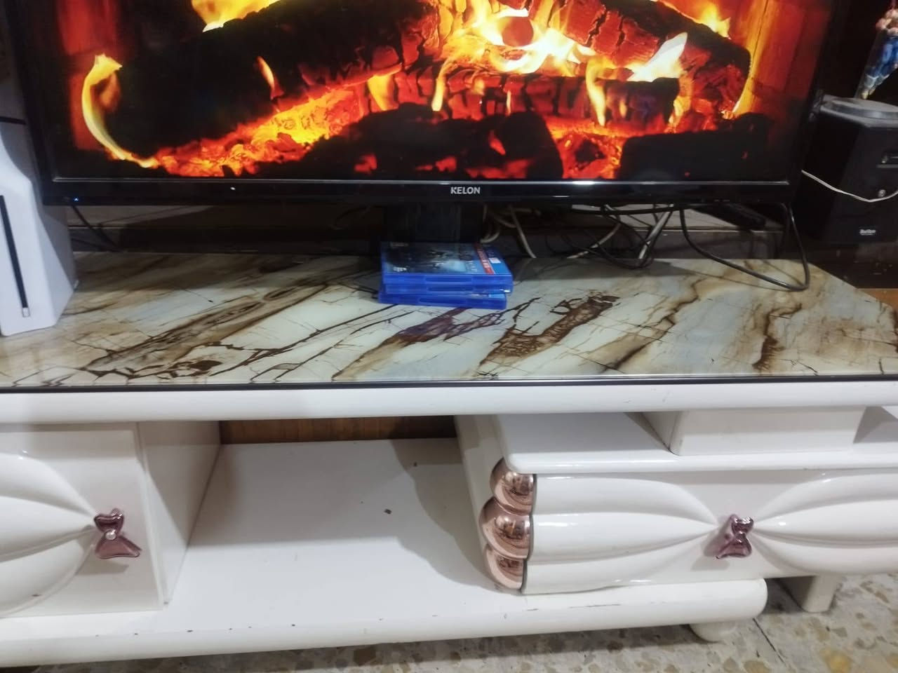 شاشة كيلون ٤٢ بدون نت 
ميز بلازمة والسطح زجاج 
الشاشة والميز سعرهن ١٨٠ 
مكاني كرادة


**إذا كنت صاحب هذا الإعلان وتريد حذفه لأي سبب، رجاءا أرسل رسالة إلى الدعم الفني**