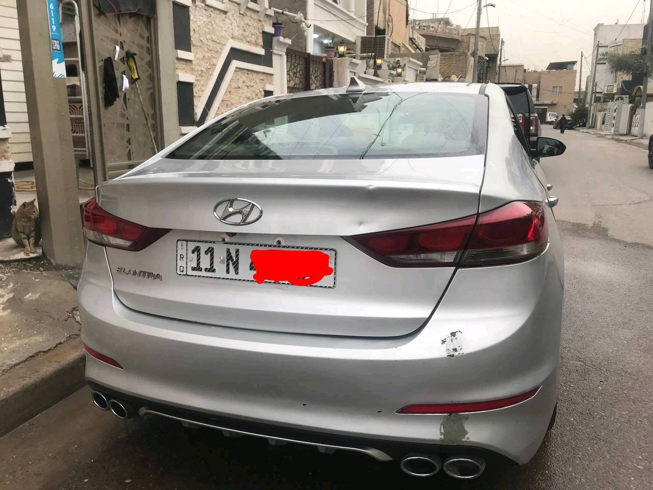 سيارة هيونداي إلنترا موديل حديث، ماشية 4018 ميل، لون فضي. تعتبر السيارة في حالة جيدة مع وجود بعض التفاصيل على الجسم كما هو موضح في الصور. السيارة تحتوي على داخلية نظيفة ومريحة، وتوفر تجربة قيادة ممتازة. لا تتردد في التواصل للاستفسار أو لتحديد موعد للرؤية.