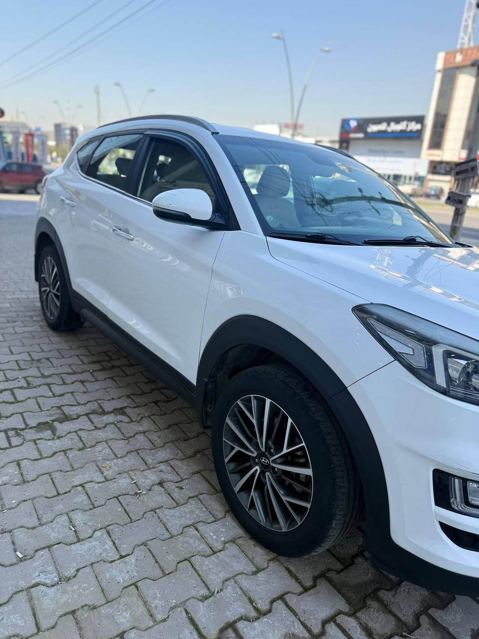 هیۆندا تۆکسۆن2020 کامل مواسفات تەنها پانۆڕمانیە
خەلیجی کۆریە
تەنها دەرگای لای سەکن بەبیلادی گۆڕاوە
مەکینە ٢،٠دووش گێڕ و مەکینە و کارەباییات و تەبرید بەشەرت 
دووسویچ شغال یەددە نیکل و بەسمە تایەی سپێرم نەهینایتەخوارێ وبەناوی خۆمە
دووکوشین پێشەوە کارەبایی
وایرلێس دۆلفین
کامێراحساس پێش و پشت
***********
