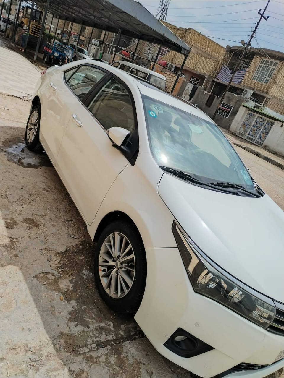 سلام عليكم
كورلا ١٤ خليجيه للبيع سياره فول موصفات 
بصمه .فتحه .تحكم ستيرن .حساسات امامي خلفي 
ماشيه ١١٠ 
سياره جديده ومكفوله 
***********
