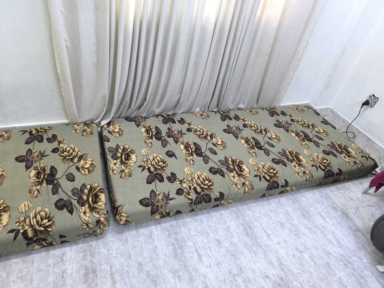 اسفنج مال نفر عدد 2 الطول مترين 10 سنتم العرض 90 سنتم مستعمل نضيف مو مال سوكي سعره الواحد 25 ألف تركي
حجله مستعمل نضيف تركي مو مال سوكي سعره 30 ألف عنواني كركوك يم محطة طاهر وهد رقمي للتواصل ***********
