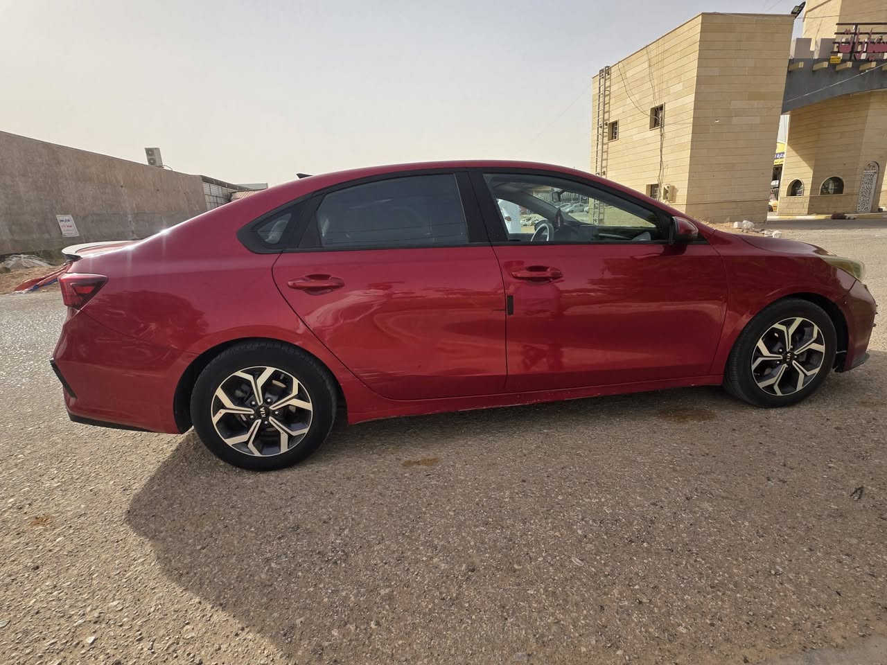 سلام عليكم فورتي 2020 مكينه 2000 ضررها بونيد وجاملغ امامي بي بارد السعر 128 \***********
