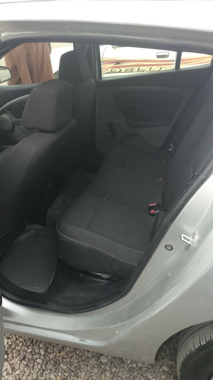 للبيع رينو مديل 2013كفاله مذب عليهه ربع محرك كير كفاله صدر جديد منيدك للشارع مكان ديالى مراوس هم يرهم للستفسار اكثر اتصال وبيك خير وتدلل ***********
