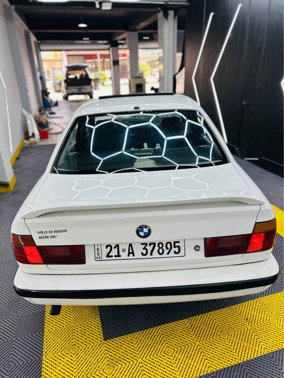 Bmw1990
بێدەعەم  و لێدراو
تەبریت ساردوو گەرم 
سڵاید
لایت ئالقە
دەبل چکەمەجە
رەقەموو سەنەوی تازەیە تانیزیک٢٠٣٠
سێ پاچە بۆیاغی  ئەورووپی هەیە
تازە  کامل سەیارەکە تووند کراوەتەوە
سەیاریکی تابلی پاکوو جوان بی کیشەیە   
شوێن رانیە*********** رانية, السليمانية
